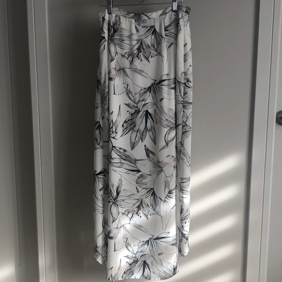 High Low Floral Skirt - Picture 4 of 6